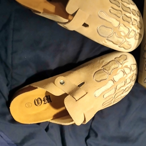 Octavious Marks Custom “Fish Bone” Birkenstock Boston Clogs - Picture 9 of 10